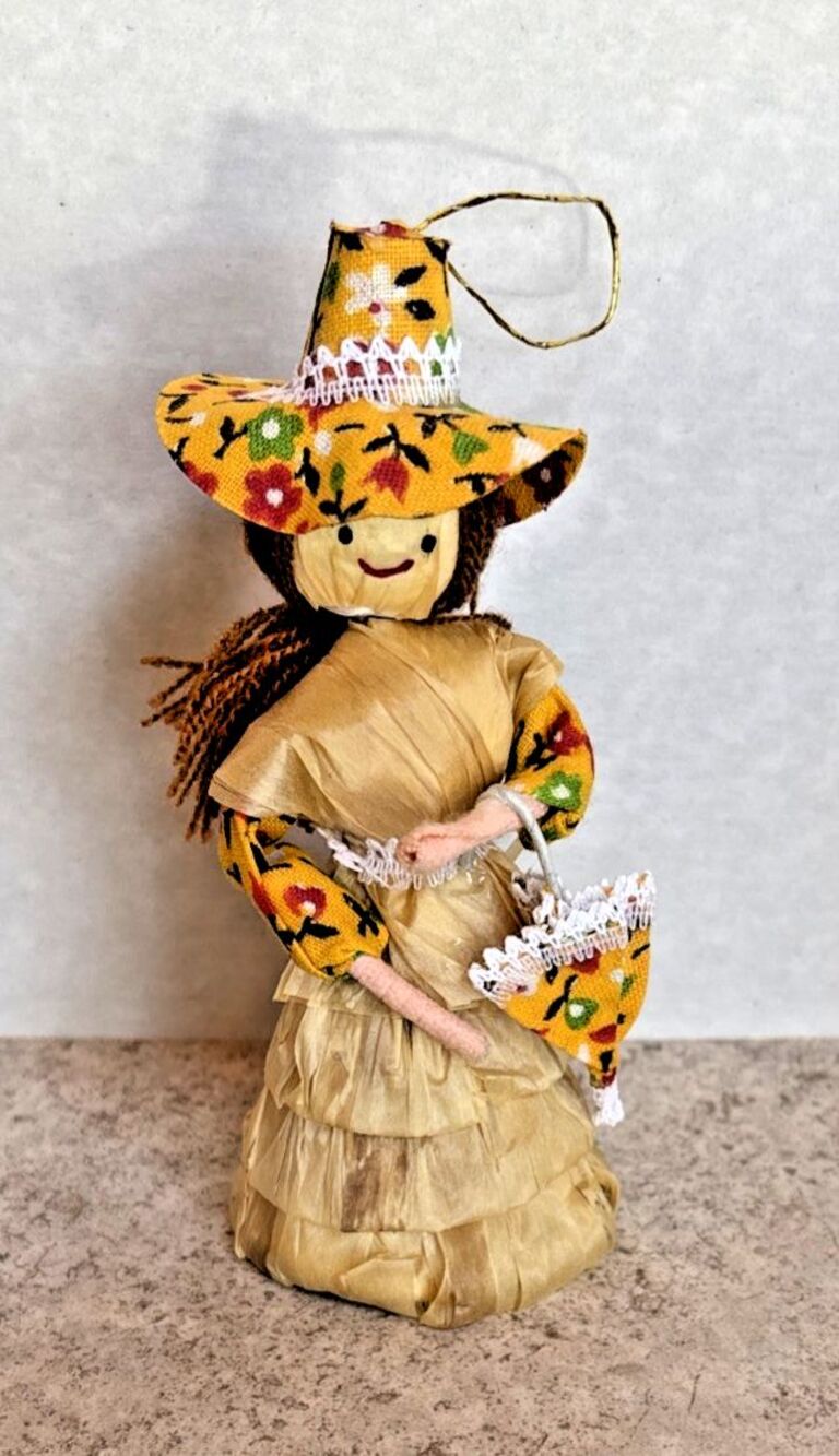 Vtg Handmade Corn Husk Doll Ornament Lady w/Umbrella Christmas 4.75" Taiwan